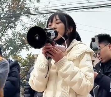 重慶女孩闖大禍!全網幫她「兜底」 重慶女孩闖大禍!全網幫她「兜底」