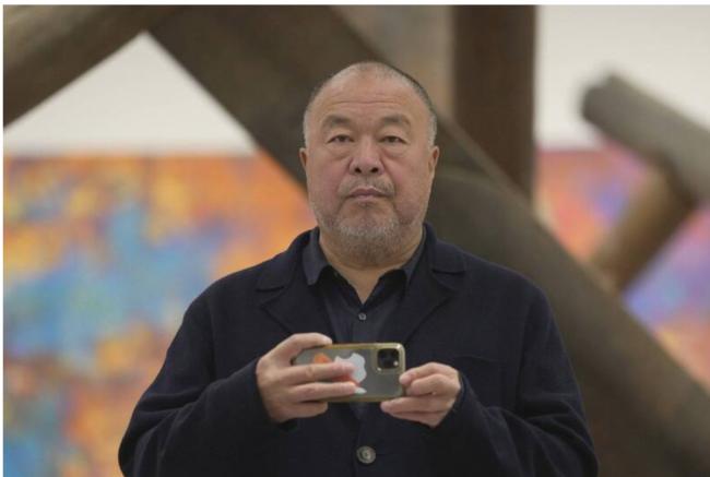 睽违10年携子返北京 艾未未大赞中国引德媒关注