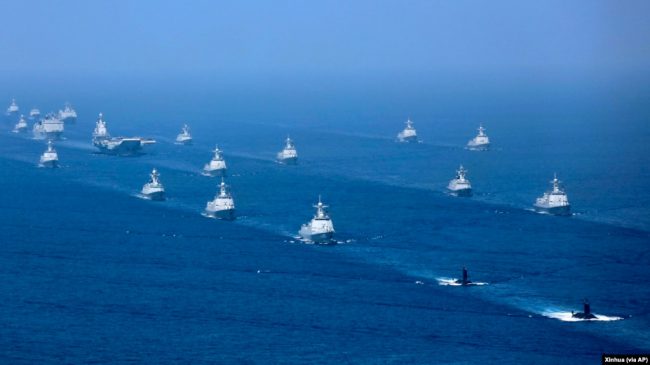 中国辽宁号航母编队航经台湾海峡北驶 台防长称国际不会坐视中国封锁台湾