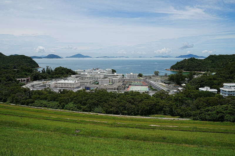 香港赤柱监狱外观，为多名国安案件政治犯的关押地点之一。（路透）