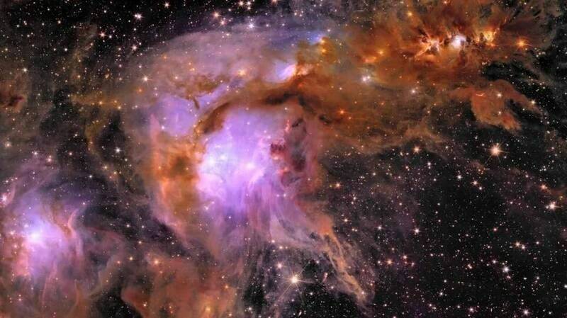 欧洲太空总署释出的「梅西耶78」星云影像，呈现恒星诞生区的尘埃与气体结构。物理学家也正于微观层级寻找隐形的新力量，期望揭示构成宇宙大多数质量的暗物质之谜。（路透资料照）