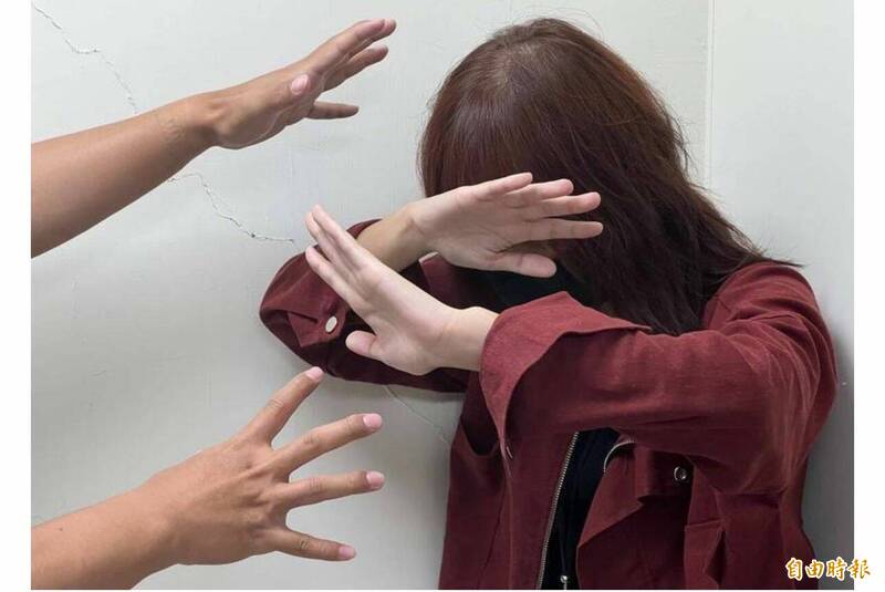 养生馆陈姓店长涉嫌违反性骚扰防治法，被判决无罪定谳后，要求遮蔽判决书姓名，被桥头地院驳回。（记者鲍建信摄）