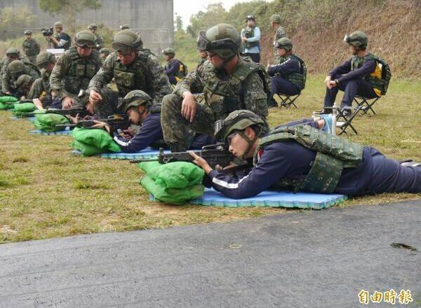 扯！陆军下士送外套给通缉犯好友  警察意外找到1发子弹