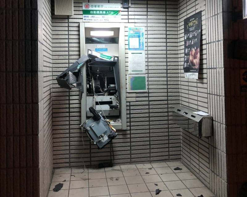 黄男砸提款机辩称没印象，法院判无罪。但认为他罹思觉失调症，判监护三年，他急称病情稳定，声明异议遭法院驳回。（警方提供，资料照）