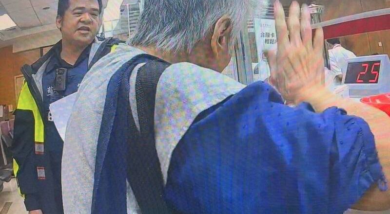 婦人提領600萬遭警阻詐 竟情緒潰堤大喊「我跟你下跪」丟下存摺離去