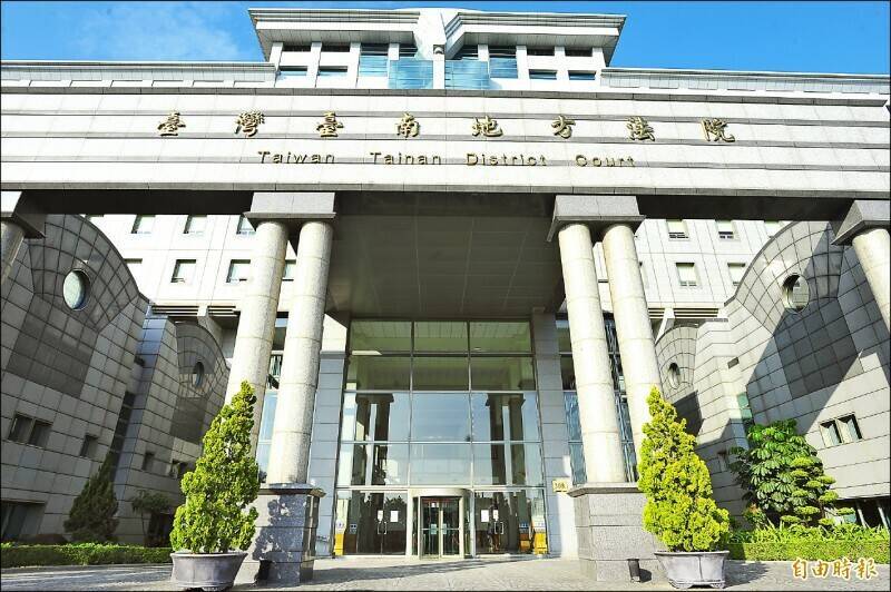 打著「财神清运打除」名号却非法倾倒营建废弃物，潘男无照经营清运业务涉将25车次装潢废料偷埋国有林地，获利9万元，遭台南地院判刑1年8月。（记者王捷摄）