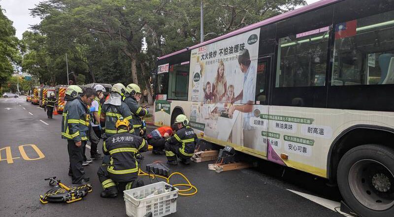 名医周佳正遭公车撞死！蒋万安表沉痛 北市交通局将会勘