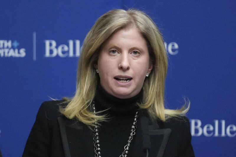 纽约市警察局长蒂施表示,已经抓捕到攻击官员的抢劫犯,资料照。(美联社) 纽约市警察局长蒂施表示,已经抓捕到攻击官员的抢劫犯,资料照。(美联社)