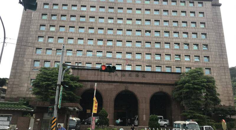 不满店门口骑楼遭停机车 男用三秒胶灌钥匙孔判拘20日