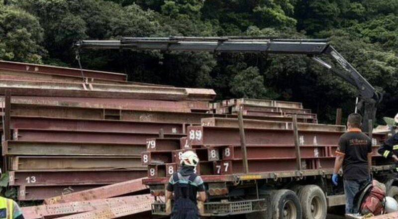 遭大批钢梁重压   彰化25岁吊车司机命丧工地
