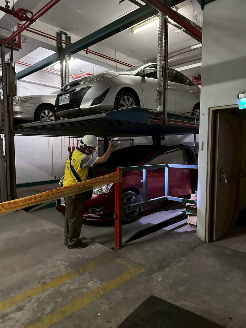 台中发生机械车位事故,都发局与专家会勘。(市府提供) 台中发生机械车位事故,都发局与专家会勘。(市府提供)