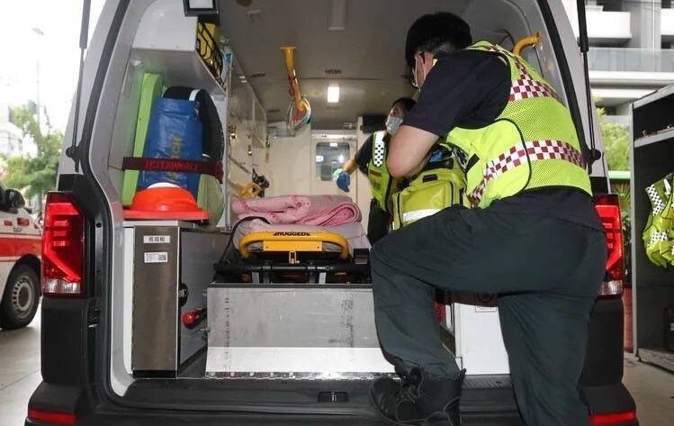 台中北屯区24岁男子坠楼,经送医抢救仍伤重不治。(示意图,资料照) 台中北屯区24岁男子坠楼,经送医抢救仍伤重不治。(示意图,资料照)