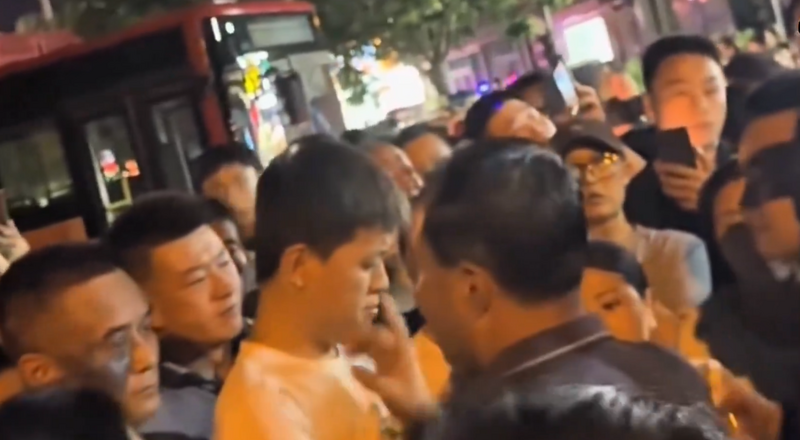甘肃幼儿园247童铅中毒!官方窜改检测结果 家长抗议遭暴力维稳!