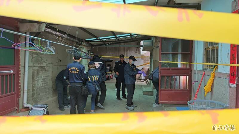 发生在今年2月的大村情杀案，警方到案发地点采证。（资料照）