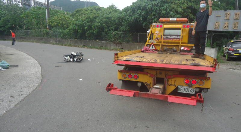 未靠右行驶害骑士骨折 拖吊车公司、驾驶连带赔偿218万