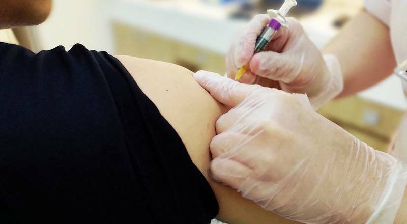 打AZ疫苗5个月后亡、家属求偿百万 法院：不符合保单「住所意外事故」