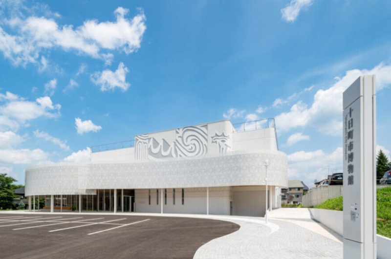 日本新潟縣十日町市博物館館長，在女廁安裝小型攝影機試圖偷拍被捕。十日町市博物館示意圖。（圖擷自十日町市觀光協會網站）