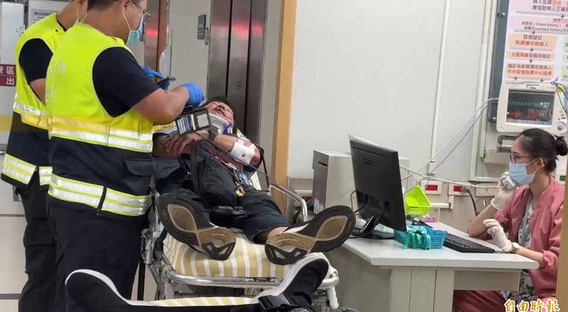 新北万里砂石车撞国光客运 40岁乘客送医不治