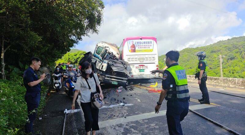 万里撞国光客运砂石车驾驶 三总:意识清醒检查中