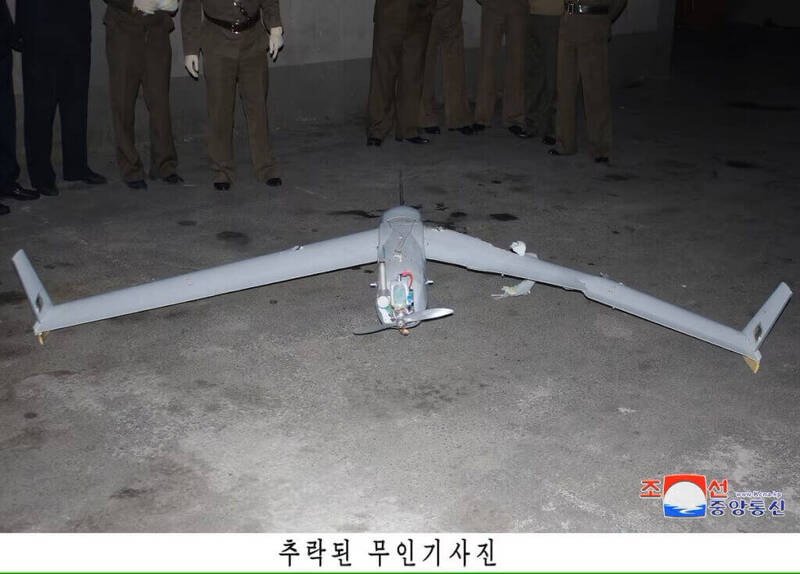北韓官媒去年10月19日發布南韓軍用無人機殘骸照。(路透資料照) 北韓官媒去年10月19日發布南韓軍用無人機殘骸照。(路透資料照)
