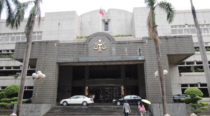 男婴在保母照顾下没了呼吸、送医不治 法官这样判