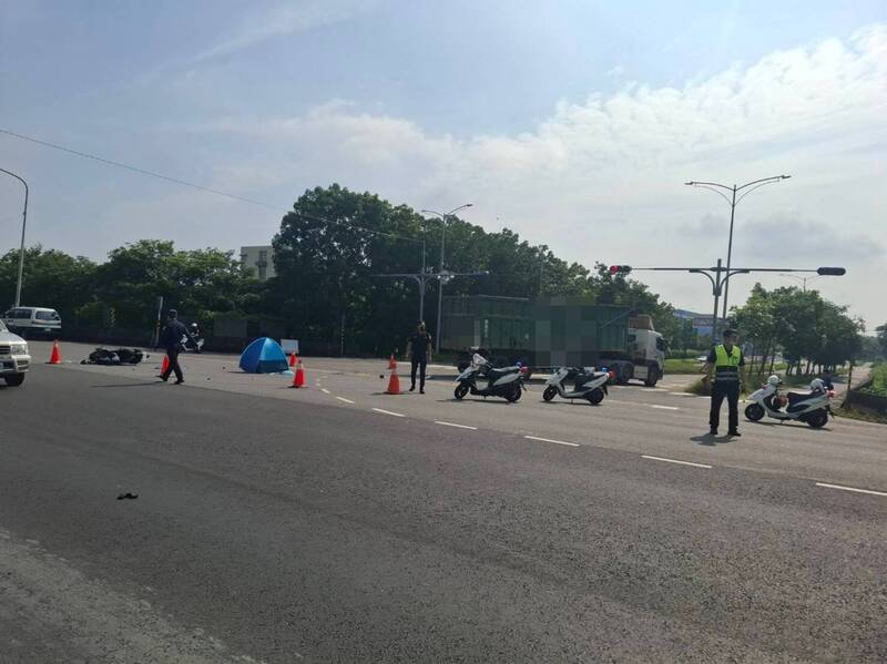 高雄燕巢区下午发生死亡车祸。（民众提供）