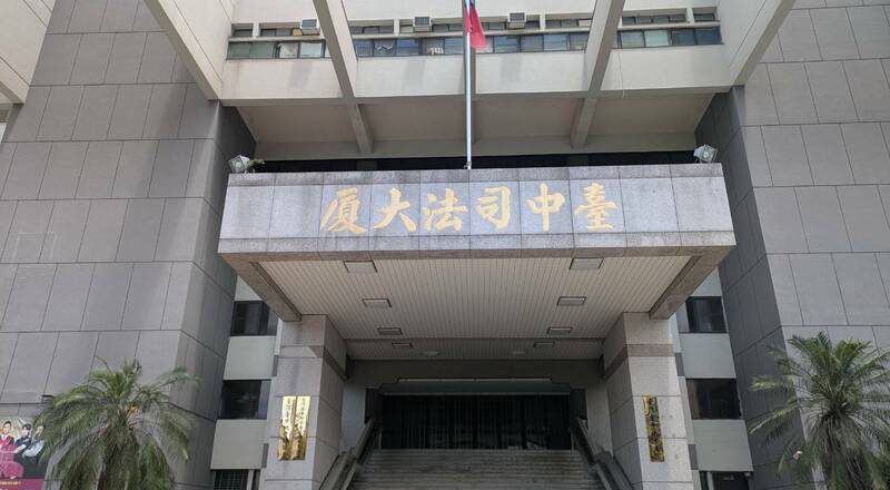 台中家教老师碰触女学生79次 法官2理由判无罪