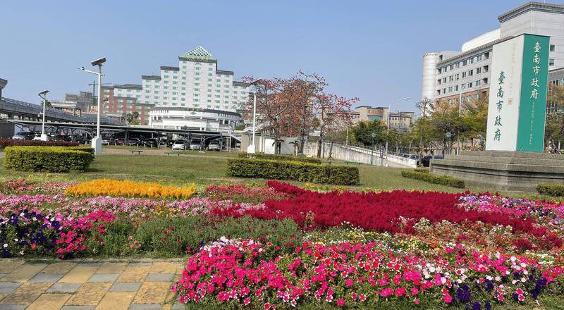 离谱!南市工务局公务员勘灾跷班 闯小学游泳池涉猥亵2男童