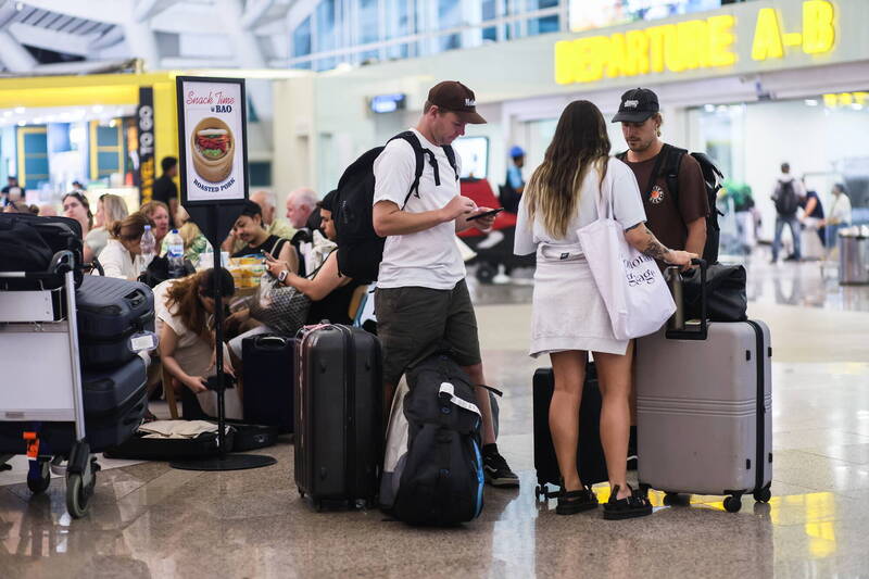 1名巴西男子和1名南非女子7月13日因企圖走私毒品在峇里島的伍拉．賴國際機場被捕。圖為的伍拉．賴國際機場，圖中人物與新聞事件無關。（歐新社）