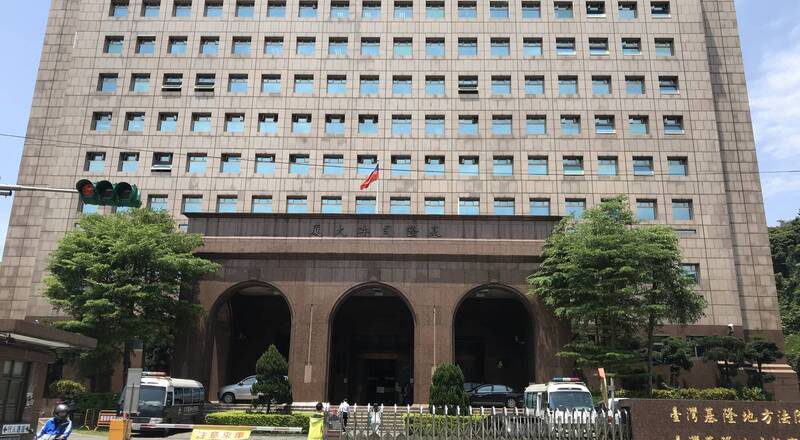 健身教练怂恿少女自拍裸体影像 检方声押获准