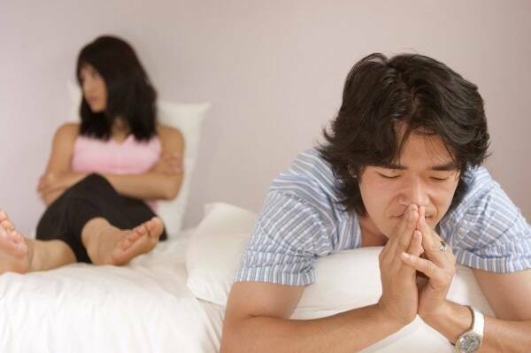 拋妻棄子30多年，嗜賭背債跑路夫終被休。（情境照）