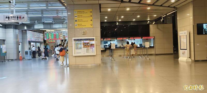 黄男施暴后，丰原车站赶紧清理现场血迹，让大厅恢复平静。（资料照）