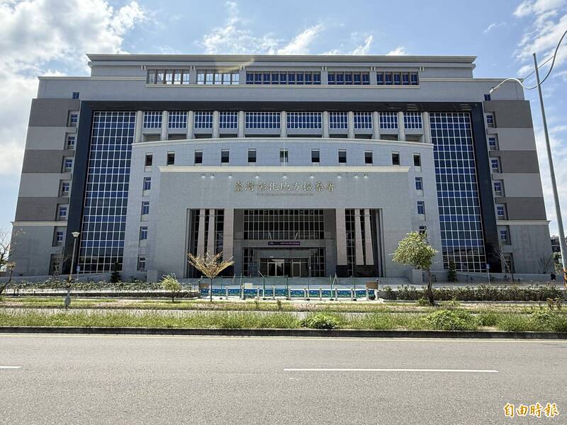 家扶兒的帳戶被姑姑拿去提供給詐團,檢方依洗錢防製法移送法辦。(彰化地檢署外觀;記者顏宏駿攝) 家扶兒的帳戶被姑姑拿去提供給詐團,檢方依洗錢防製法移送法辦。(彰化地檢署外觀;記者顏宏駿攝)