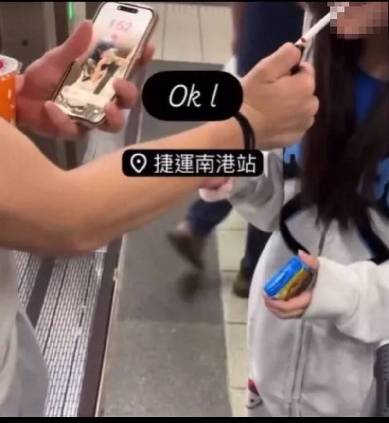 台北捷運南港站傳出有對年輕男女在月台上公然吸煙，還被拍成短片上傳至社群平台。（記者劉慶侯翻攝自Threads）