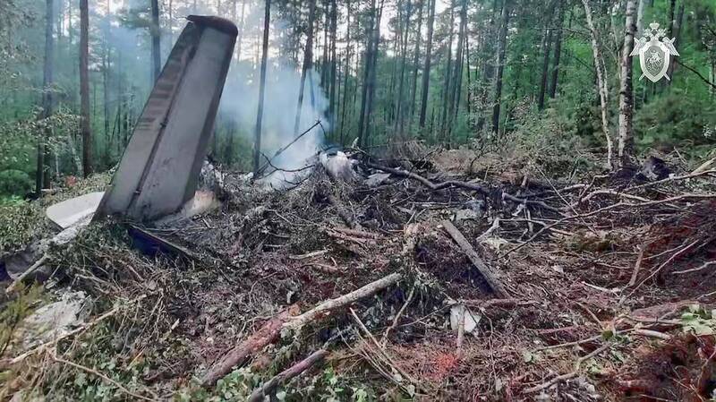 俄羅斯遠東地區空難釀48死，調查人員25日尋獲俗稱「黑盒子」的飛航資料紀錄器，將送往莫斯科進行分析。（美聯社）