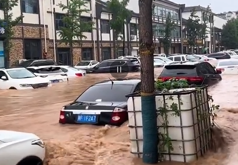 中國北方省市連日暴雨，陸續釀出災情。（圖擷自微博）