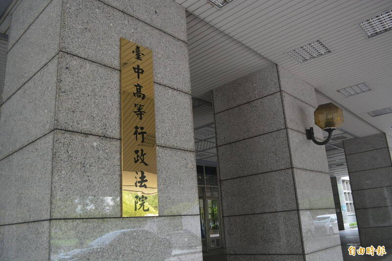 廖姓男子去年開車行經台中西屯，撞傷穿越行人穿越道行人，遭裁罰7200元、弔扣駕照1年，廖男提起行政訴訟辯稱行人自摔，遭法院打臉駁回。（記者陳建志攝）