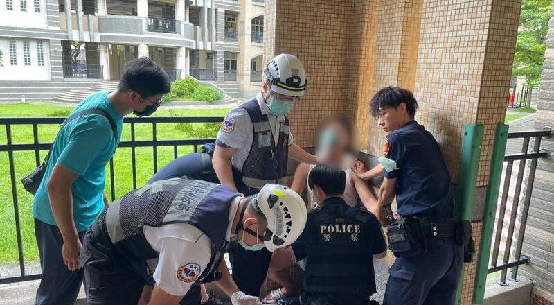 高雄警方追查脚踏车窃案 嫌犯遭美工刀划伤