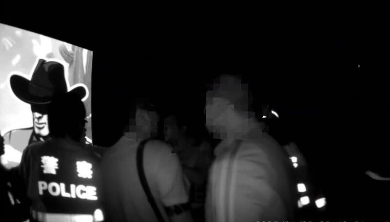 警方赶到现场使用辣椒水压制现场。（民众提供）