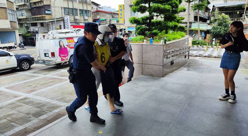 北市暗夜縱火動機曝光  保全員跟前妻為錢吵架憤而點燃棉被