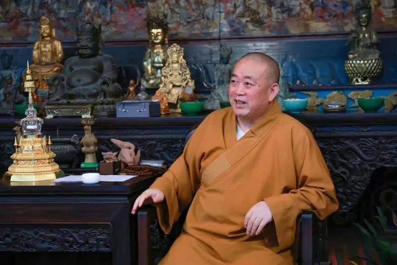 中國嵩山少林寺住持釋永信，官方近日證實涉嫌貪腐與性醜聞，其僧人資格已被正式註銷。（圖取自釋永信個人微博）