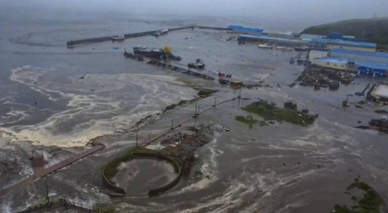 無人機直擊！4公尺海嘯席捲北千島群島沿海 震撼畫面曝