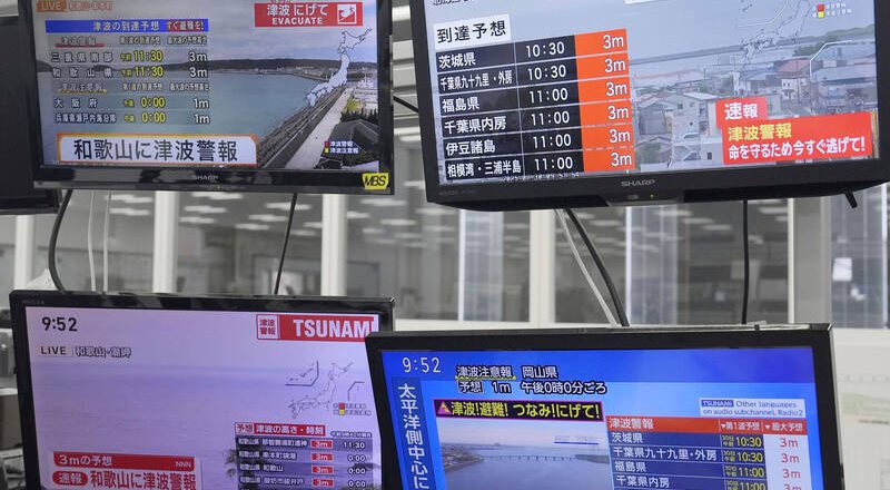 日本发布海啸警报 新闻主播厉声：不要以为安全立刻逃难