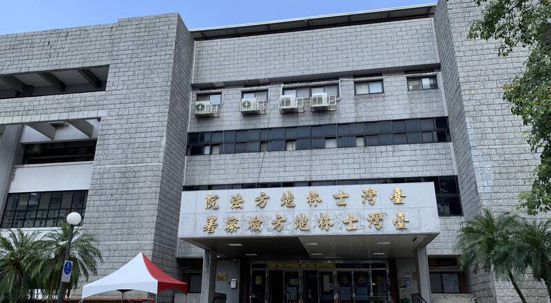 退役中士陈敏政吸收台商当共谍  与将军合照赚1万美元  判刑4年、6月
