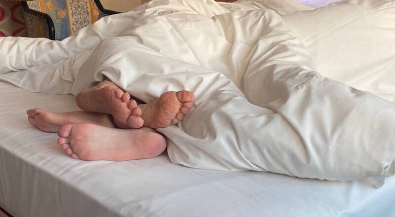 趁妻熟睡「嘿咻」偷拍 感情失和鬧離婚他被告