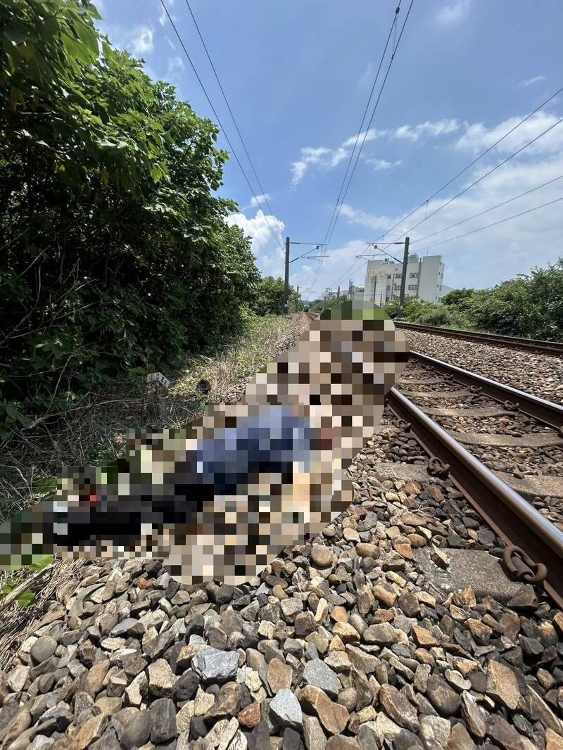 台铁竹南往造桥段事故,1人闯轨遭列车撞击身首分离。(民众提供) 台铁竹南往造桥段事故,1人闯轨遭列车撞击身首分离。(民众提供)