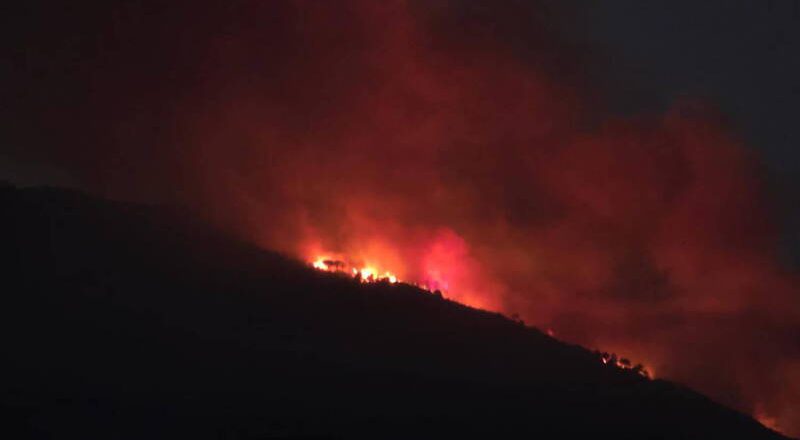 维苏威火山剧烈燃烧 义大利紧急动员多线作战