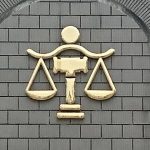 菜鸟法官调职不成 1人分饰两角网路打笔仗 东窗事发下场曝
