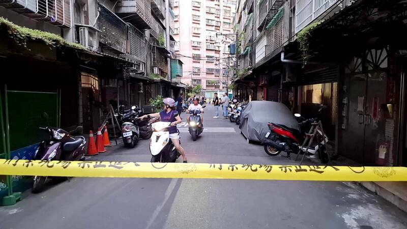 警方將延吉街圍起封鎖線。（記者徐聖倫翻攝）