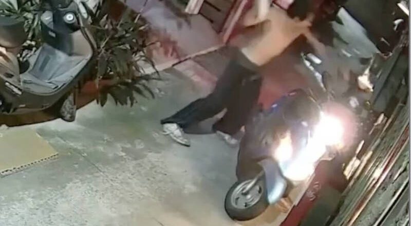 半裸男拦车打伤老妇警以非现行犯放走 挨轰：新竹早餐店被砸店翻版
